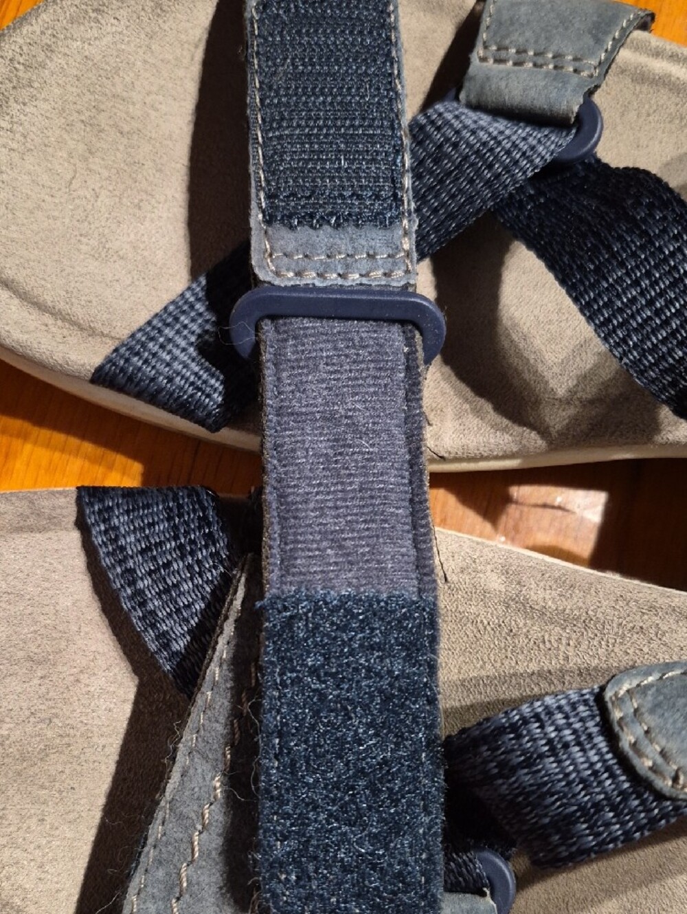 Earth Origins Women's Gray Suede Strap Sandals - Picture 6 of 9